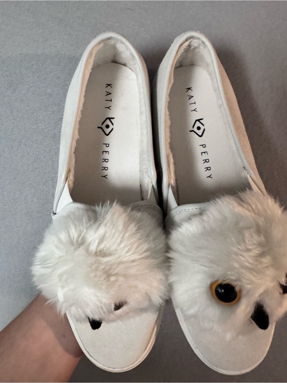 Katy Perry White Owl Pom Slip-On Sneakers with Yellow Eye Detail Womens size 8 - Picture 2 of 5